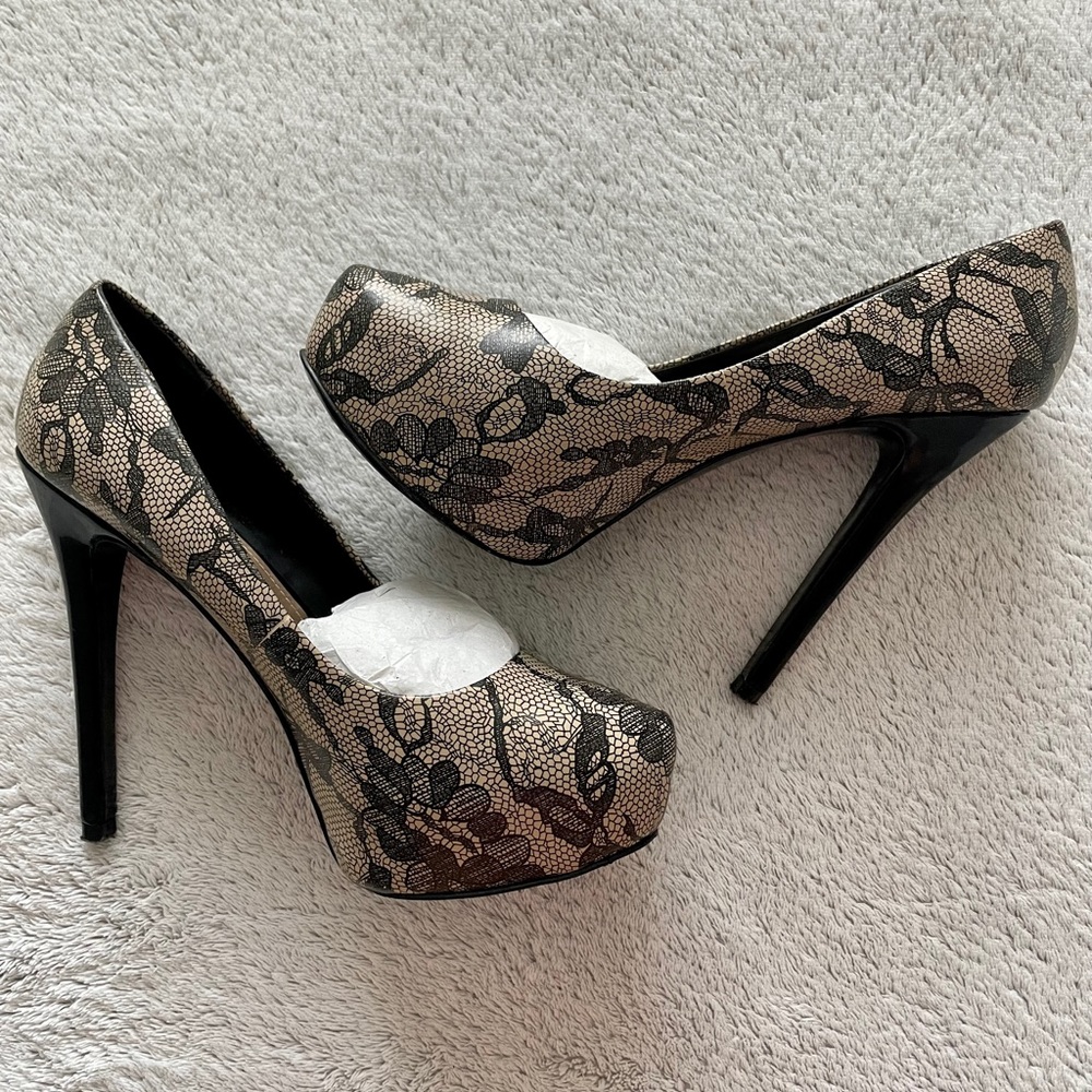 Lace print closed toe high heels